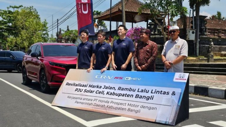 Honda revitalisasi marka jalan-rambu lalu lintas di Alun-Alun Bangli