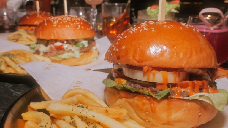 Tips membuat burger yang sempurna di rumah menurut ahli daging